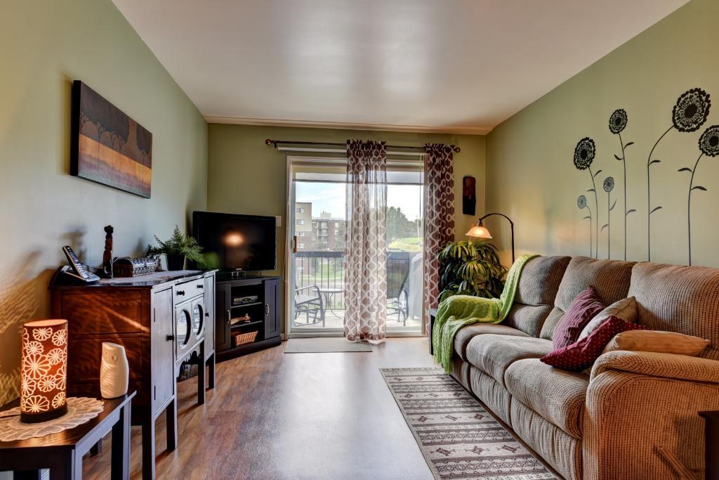 SUPERBE 4 ½ A CHARLESBOURG, SECTEUR TRANQUILLE, RÉNOVÉ - 1295/MOIS TOUT COMPRIS ! DISPONIBLE EN OCTOBRE 4
