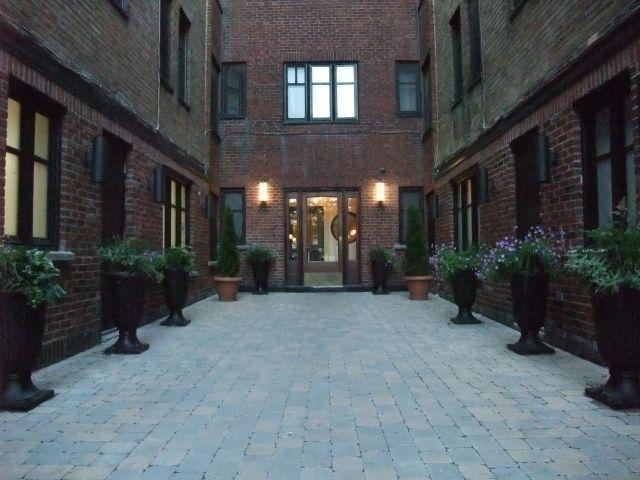 4982 Queen Mary Road — photo 1