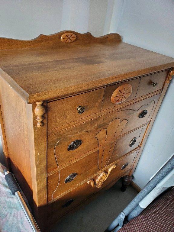 3 ENSEMBLE DE MEUBLE ANTIQUE AVEC MIROIR Usagé à vendre à Trois