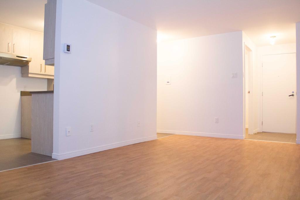 TRÈS GRAND 4 ½  EN COIN À CHARLESBOURG 975 pi2 - ENTIÈREMENT RÉNOVÉ 1435$/MOIS TOUT COMPRIS ! POUR SEPTEMBRE 5