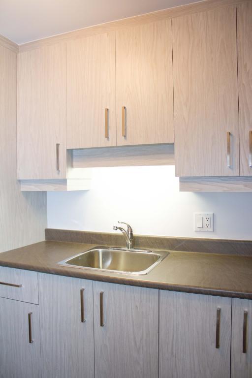 TRÈS GRAND 4 ½  EN COIN À CHARLESBOURG 975 pi2 - ENTIÈREMENT RÉNOVÉ 1435$/MOIS TOUT COMPRIS ! POUR SEPTEMBRE 2