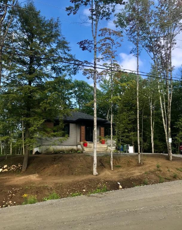MAISON NEUVE CLÉ EN MAIN INCLUANT GRAND TERRAIN BOISÉ DANS LE QUARTIER ÉCO À SAINT-HIPPOLYTE! — photo 2