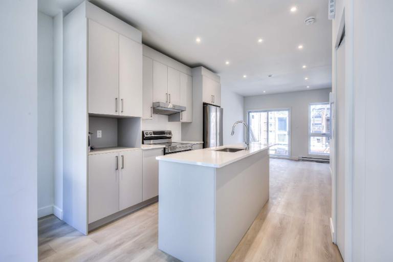 2 CH - 1 SDB - Montréal - $2,000 /mo 4
