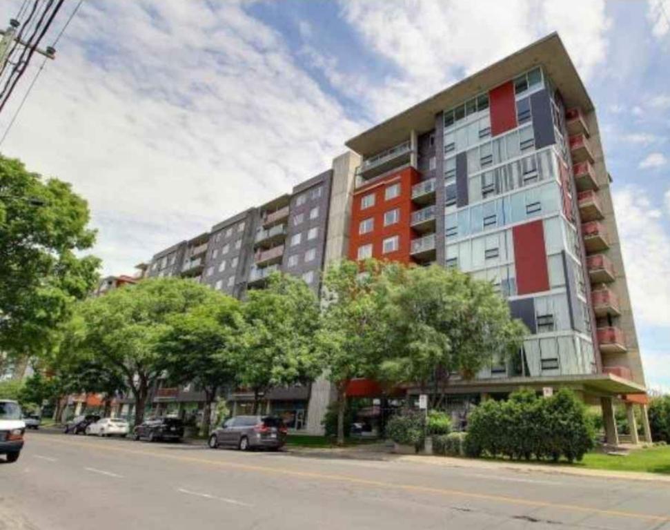 4650 Rue Jean-Talon Est — photo 1