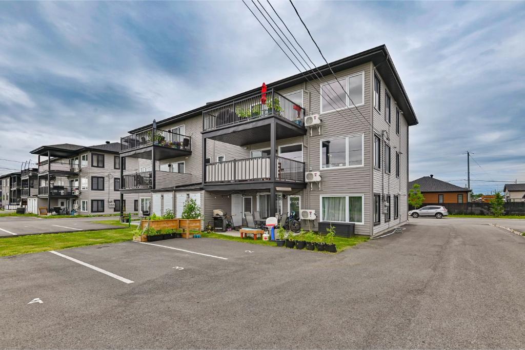 Magnifique condo/appartement 5 1/2 neuf à Mirabel (St-Augustin) 2