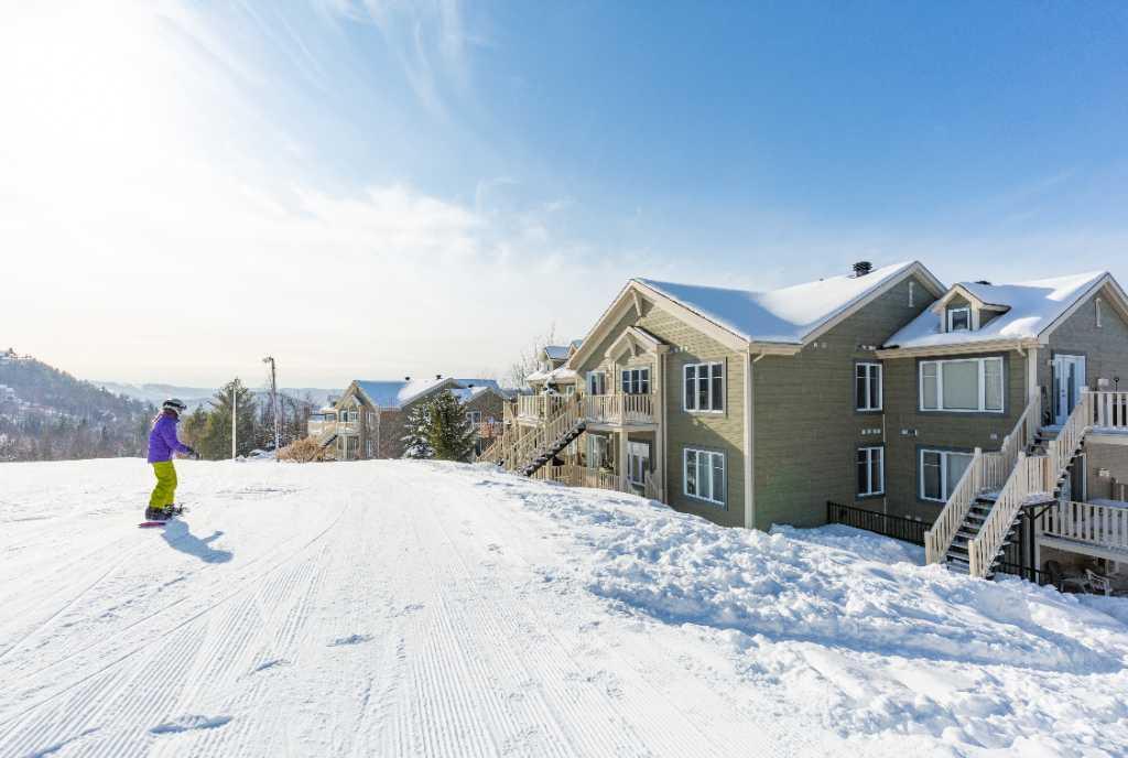 Chalet, Condos à louer à St-Sauveur directement sur les pentes de ski — photo 3