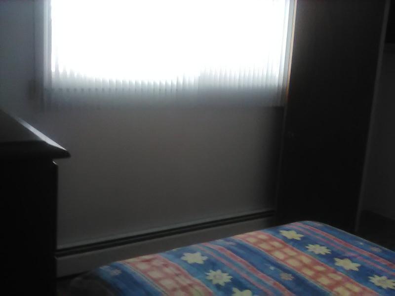 ***  CHAMBRE  MEUBLÉE A  LOUER    $  525  par mois  *** 4
