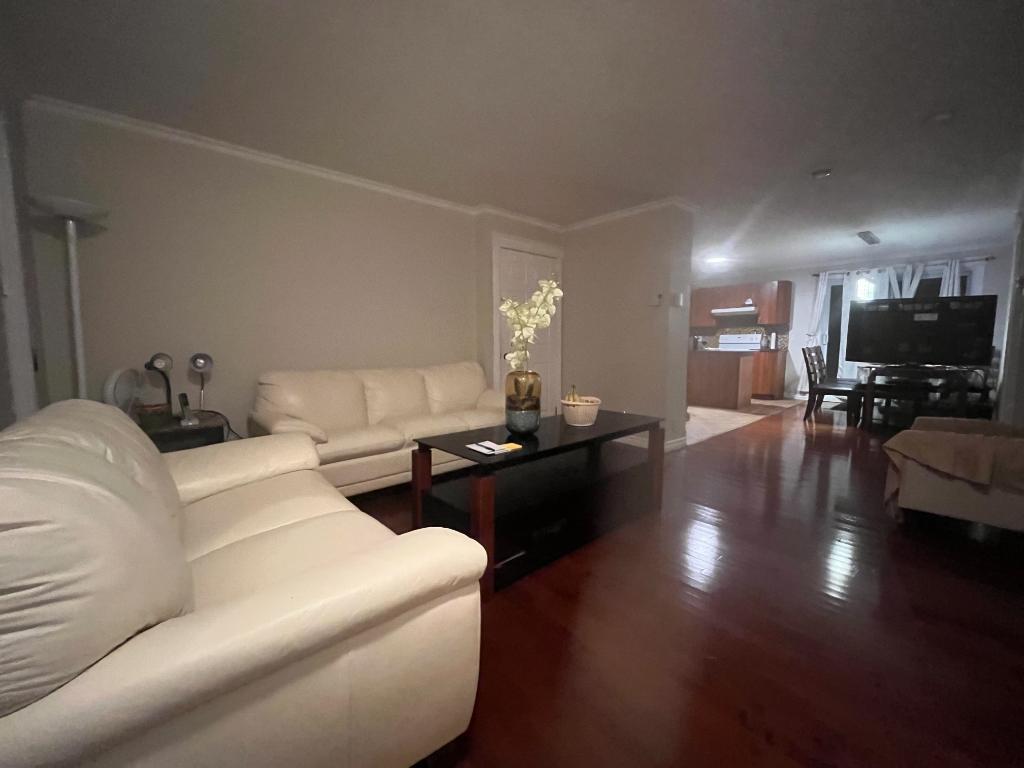 Grande Chambre meublée À LOUER 'immédiat À 720$/mois , Charlesbourg Montanges des roches !!!  toutes incluses , pour personne seule , 4