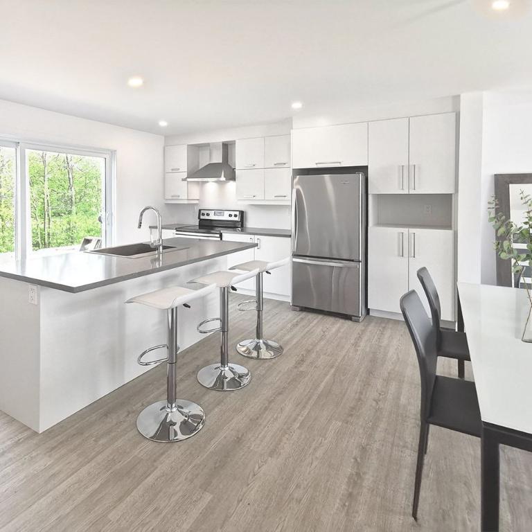 MAISON DE VILLE À LOUER - Dispo Maintenant- L'ANGE-GARDIEN- QUÉBEC 2