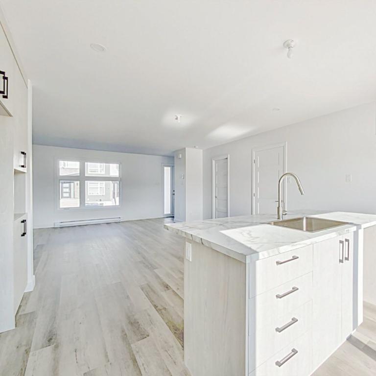 MAISON DE VILLE À LOUER - Dispo Maintenant- L'ANGE-GARDIEN- QUÉBEC 3