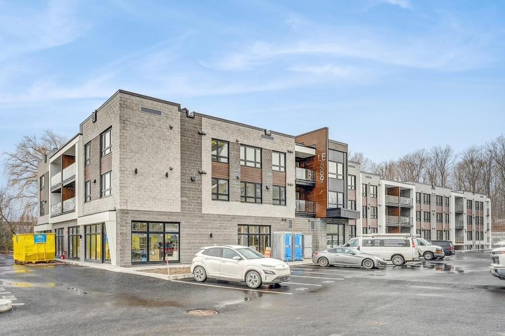 689 Boulevard Saint-Jean-Baptiste — photo 1