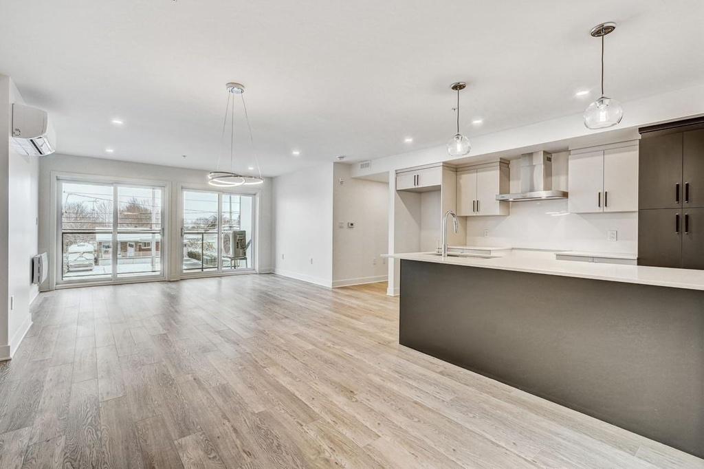 689 Boulevard Saint-Jean-Baptiste — photo 3