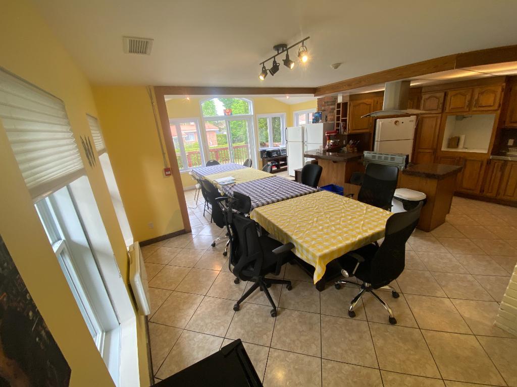 Maison de  chambres pour 12 personnes à louer à Laval près métron de la Concorde 5