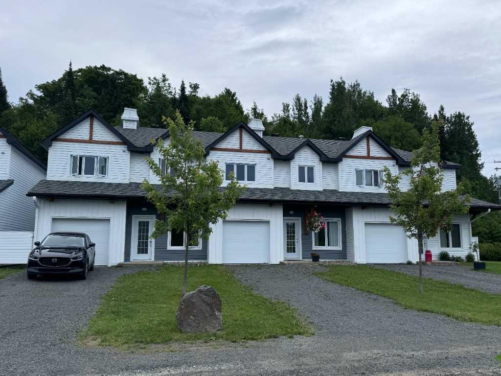 Maison de ville à louer à St-Adolphe-d'Howard accès au lac St-Denis — photo 1