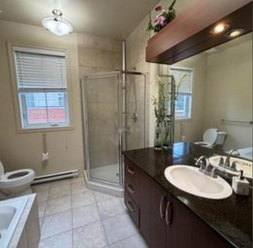 Big corner condo 3 beds 2 full baths 2 parkings in Bois Franc Saint