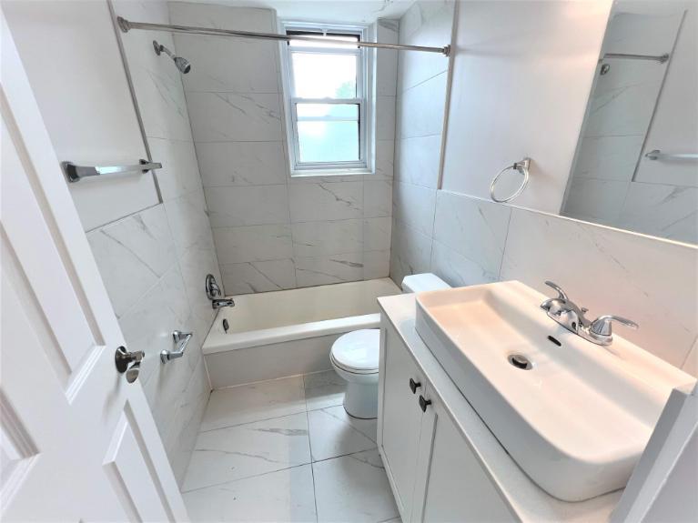 3787 Chemin de la Côte-des-Neiges — photo 2