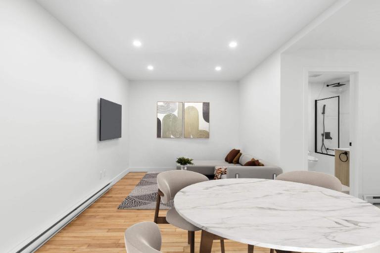 2 CH - 1 SDB - Montréal - $2,140 /mo — photo 3