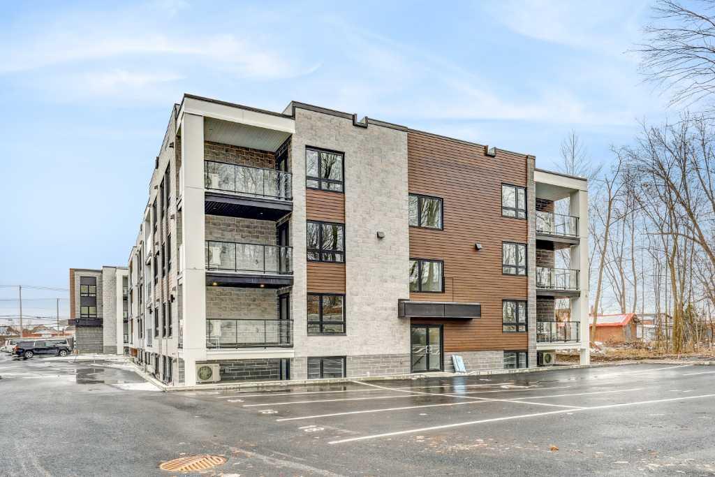 689 Boulevard Saint-Jean-Baptiste — photo 2
