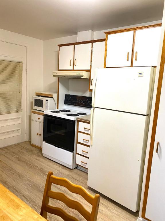 GRAND 3 1/2  MEUBLÉ À LOUER  À SHAWINIGAN 4