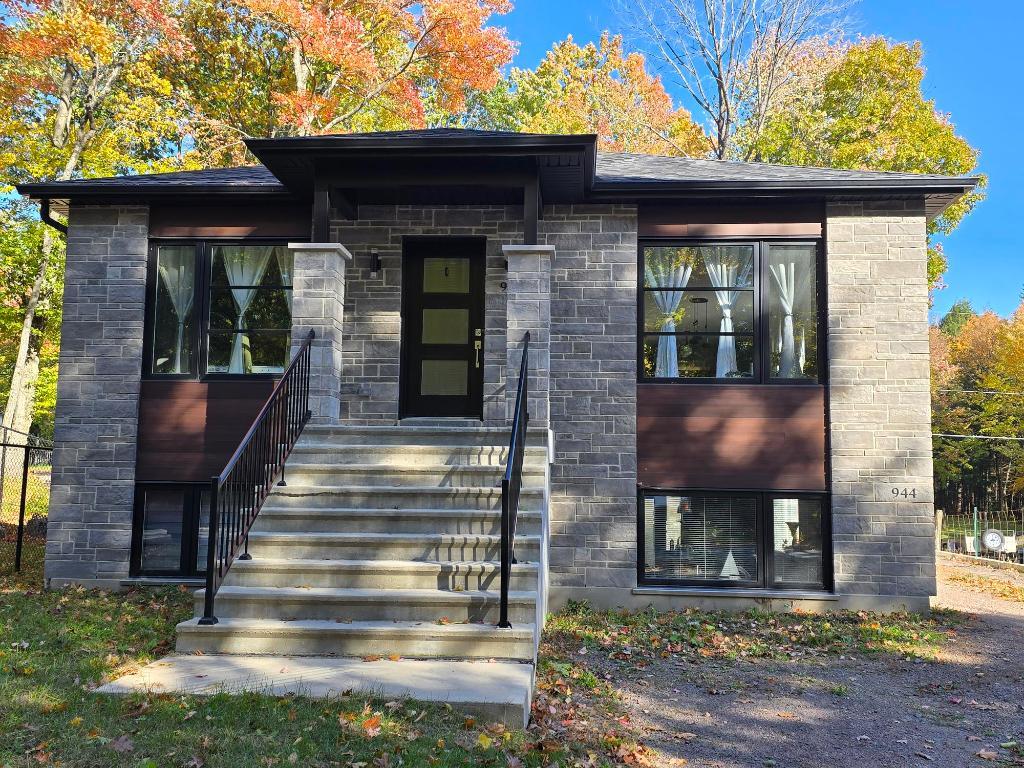 944 Rue Bellerose — photo 1
