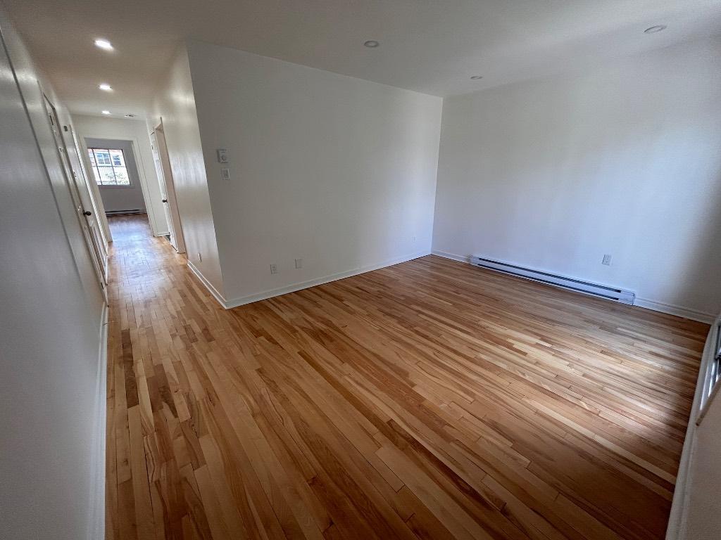 Logement 4 1/2 complètement rénové — photo 2