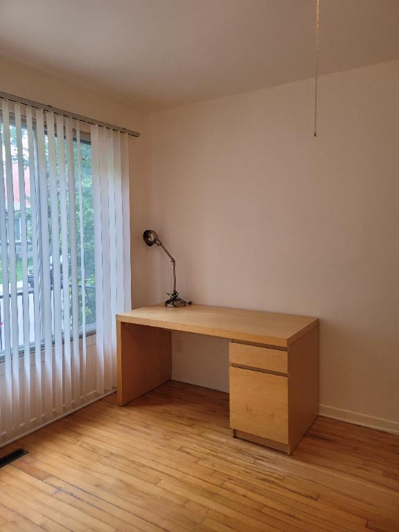 Grande chambre à louer au Centre-ville de Trois-Rivières 4