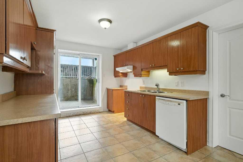 GRAND APPARTEMENT 5 1/2 DE +- 1365 PI.CA THERMOPOMPE/BALCON PRIVÉ AU REZ-DE-JARDIN AU 1ER JANVIER 2027! 5