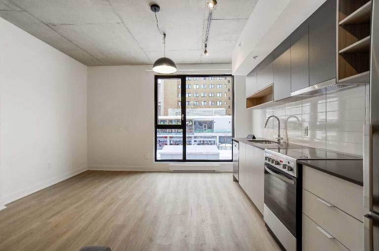 1424 Boul. Saint-Laurent — photo 2
