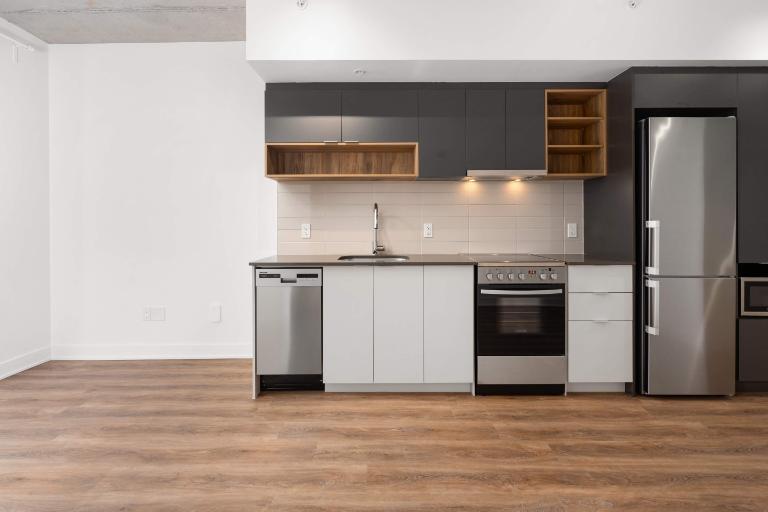 1424 Boul. Saint-Laurent — photo 2