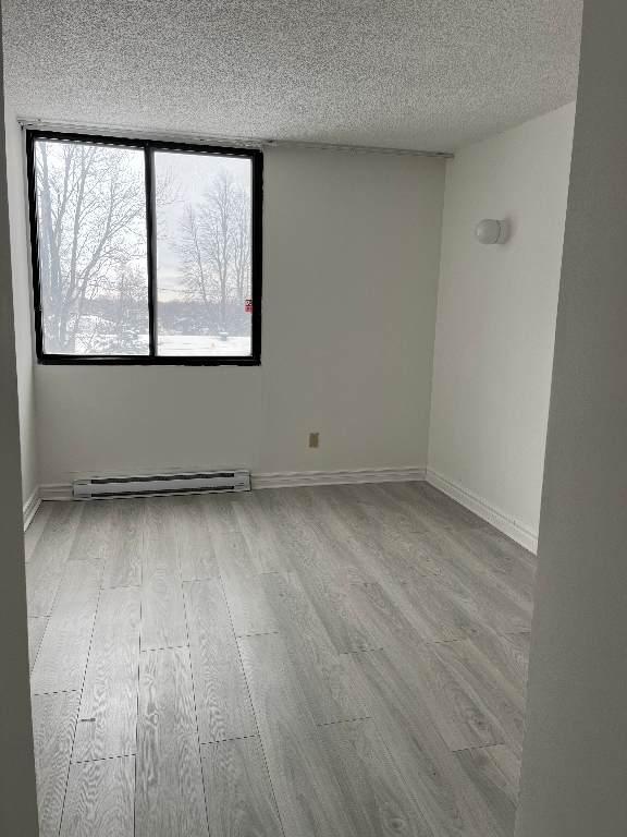 Laval 3 1/2 , Tout Inclus - Metro Monmorency 5