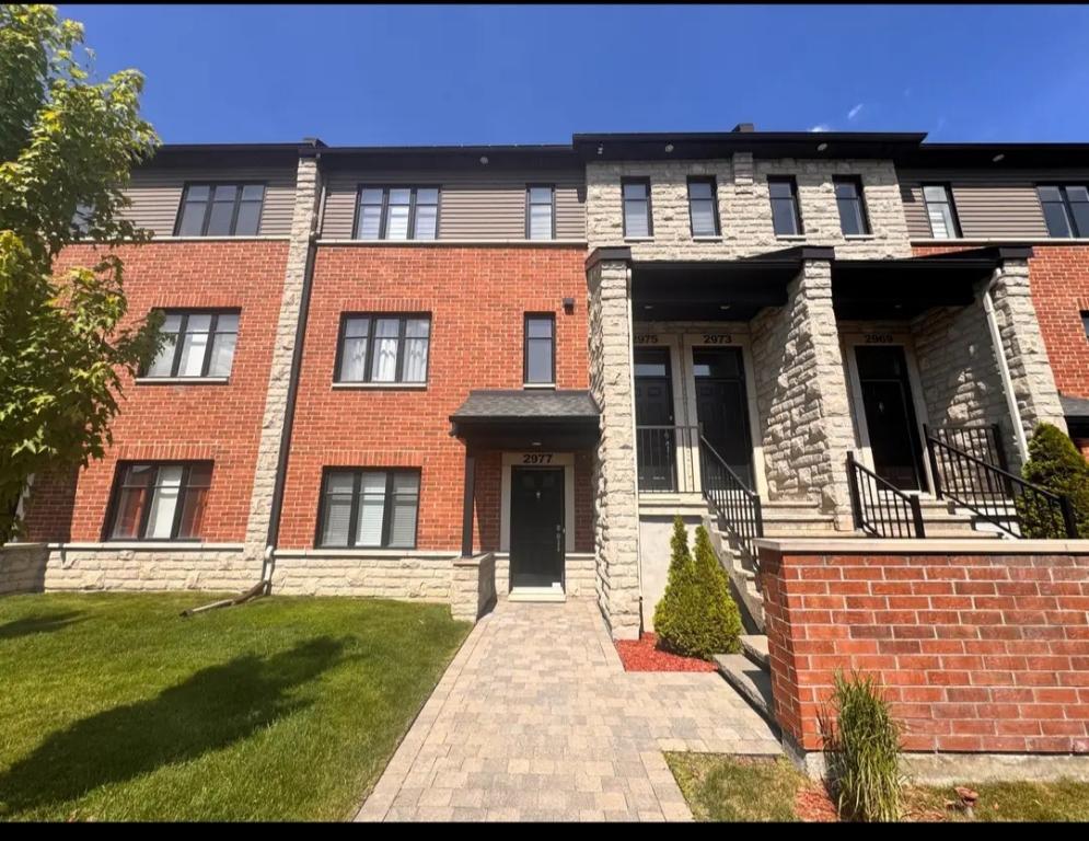 🏠 SUPERBE CONDO 2 CHAMBRES À CHOMEDEY LAVAL🏠 - DISPO A PARTIR DU 1 JUILLET — photo 1