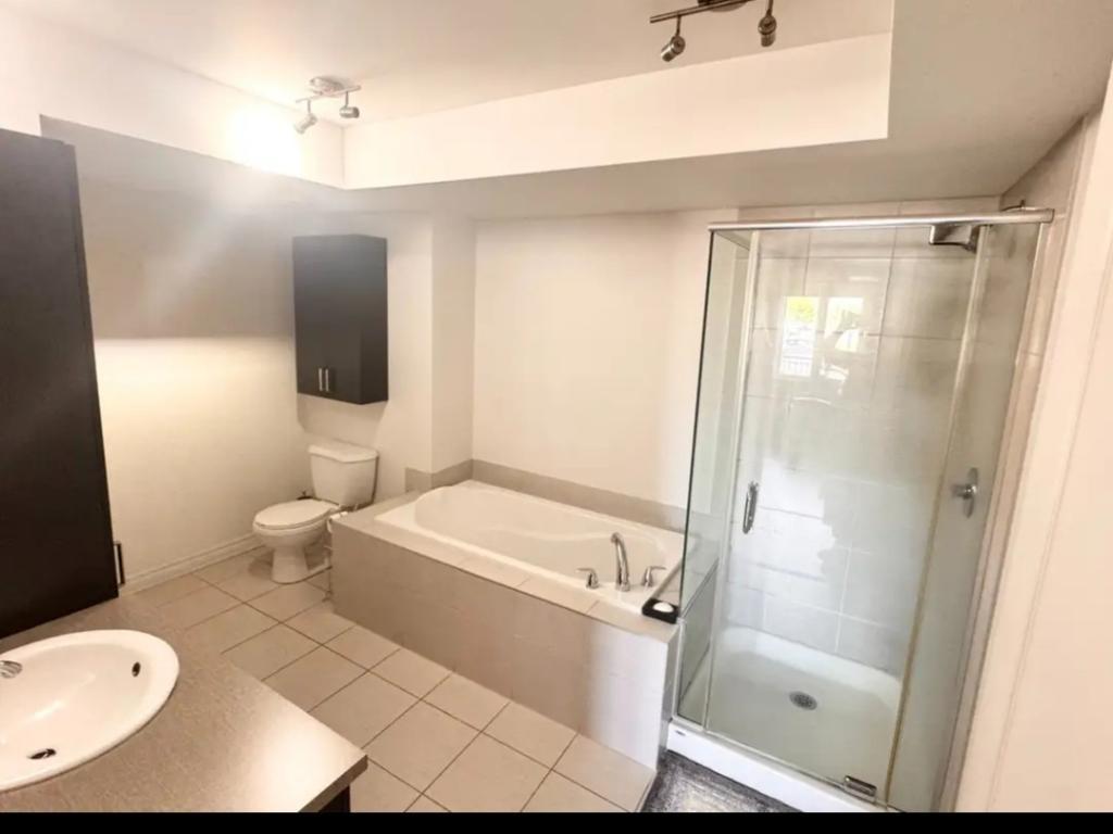 🏠 SUPERBE CONDO 2 CHAMBRES À CHOMEDEY LAVAL🏠 - DISPO A PARTIR DU 1 JUILLET — photo 2