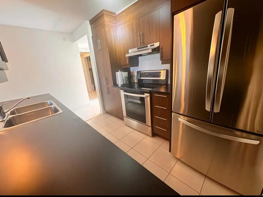 🏠 SUPERBE CONDO 2 CHAMBRES À CHOMEDEY LAVAL🏠 - DISPO A PARTIR DU 1 JUILLET — photo 3