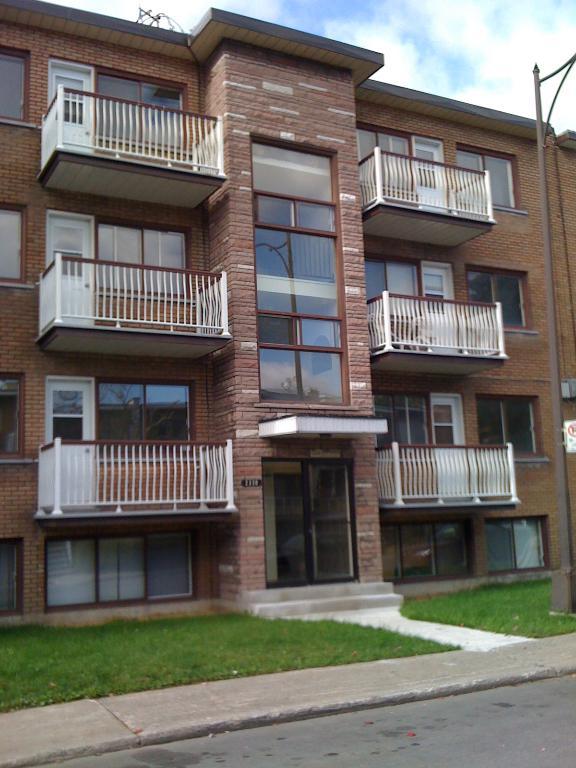 2330 Rue Duff Court — photo 1