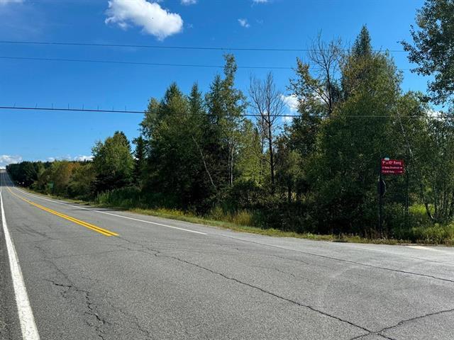 Ste-Praxède, Chaudière-Appalaches. Grand terrain de 46 450 pi.ca. en zonage BLANC, route asphaltée devant, venez y construire votre projet! — photo 1