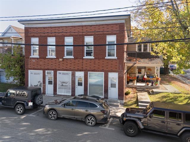 60 66 Rue Angus N. — photo 1