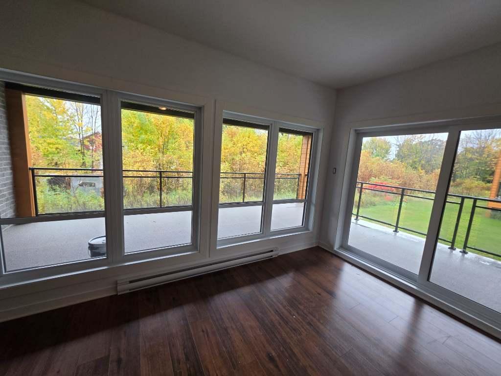 Grand 5 1/2 Avec Vue Direct Sur le Fleuve 2