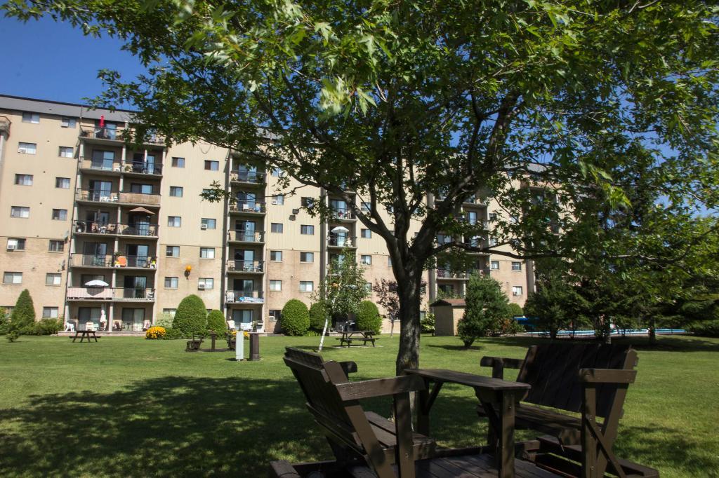 3 1/2 - 5 1/2 Charlesbourg - Piscine - jardins - ascenseurs 4