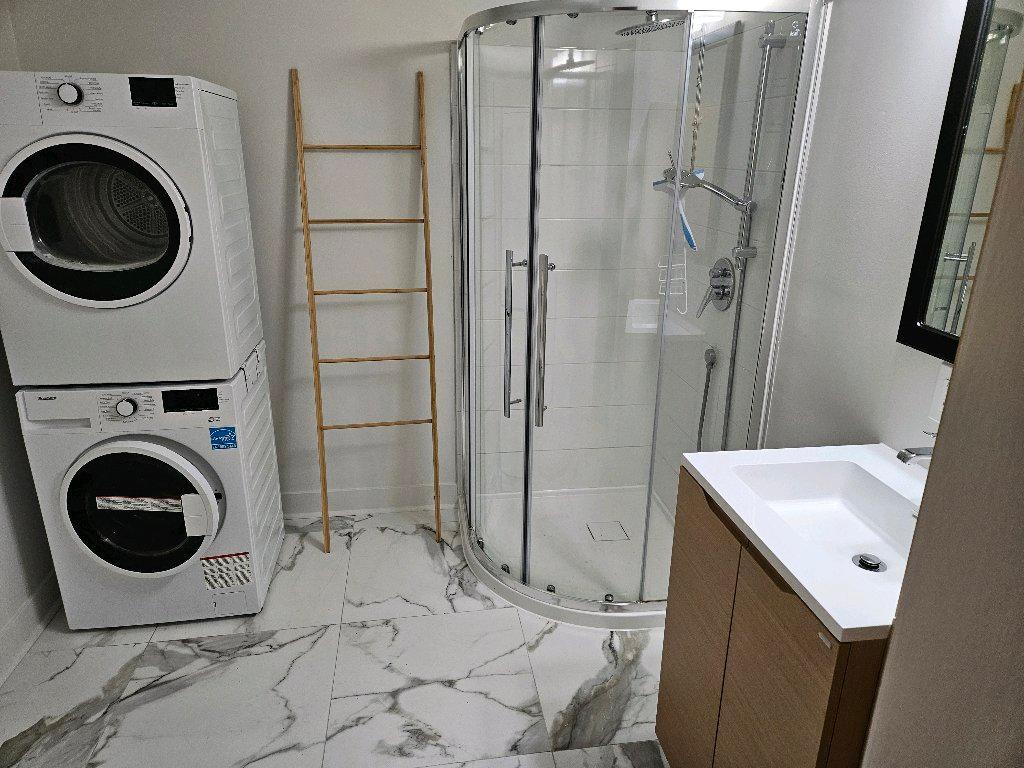 Condo à louer dispobible présentement/Tout inclus minimum 3 mois et + (court et long terme) — photo 1