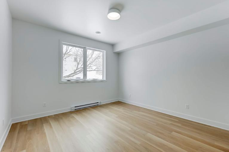 3 CH - 1 SDB - Longueuil - $2,650 /mo 5