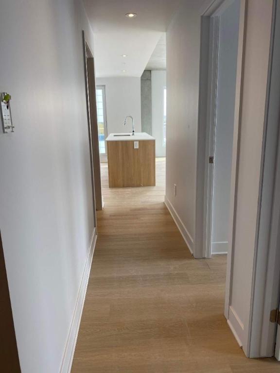2 CH - 1 SDB - Montreal - $2,100 /mo 3