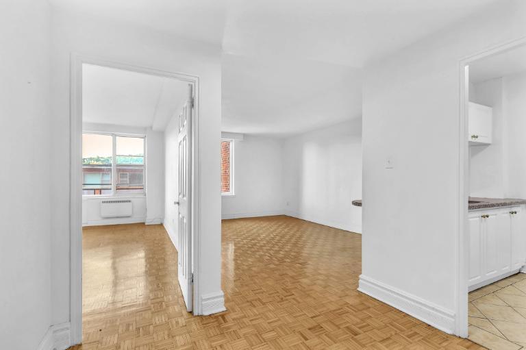 200 Avenue Kensington — photo 2