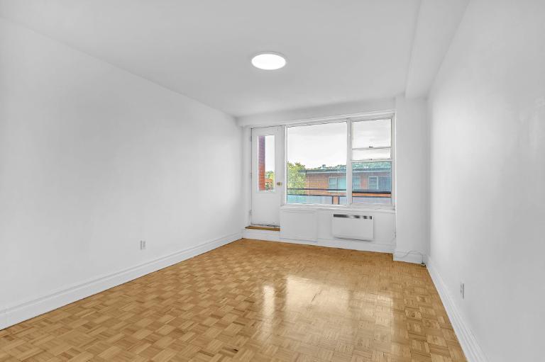 200 Avenue Kensington — photo 3
