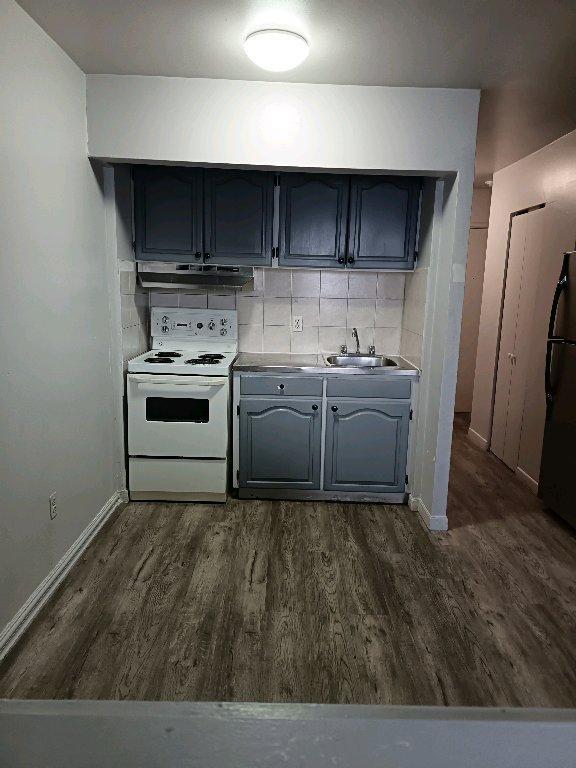 logement à louer 21/2 $900et 3 1/2 $  1300 poêle, frigo inclus. chauffage électricité et eau chaude inclus. Pas d'animaux 2