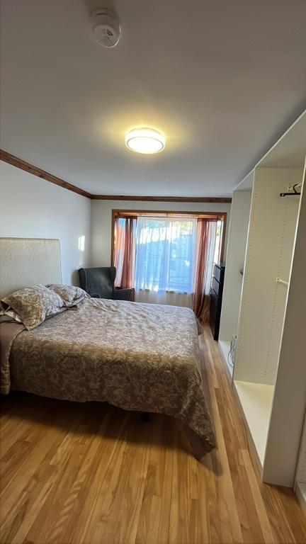 Grande chambre lumineuse avec salle de bain privée dans 5 1/2 (A) — photo 1