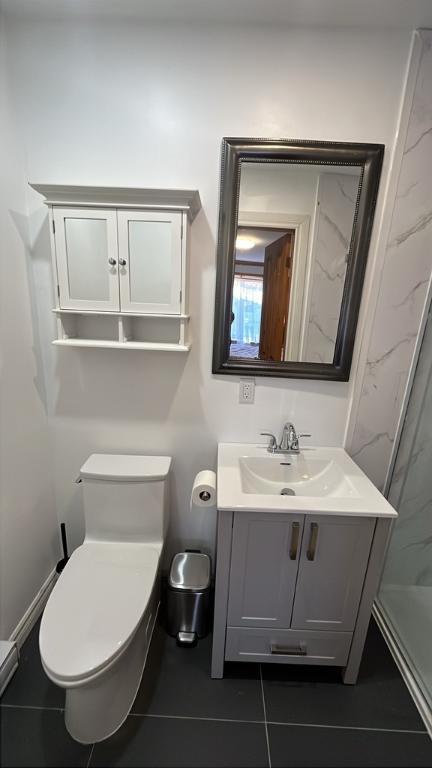 Grande chambre lumineuse avec salle de bain privée dans 5 1/2 (A) — photo 3