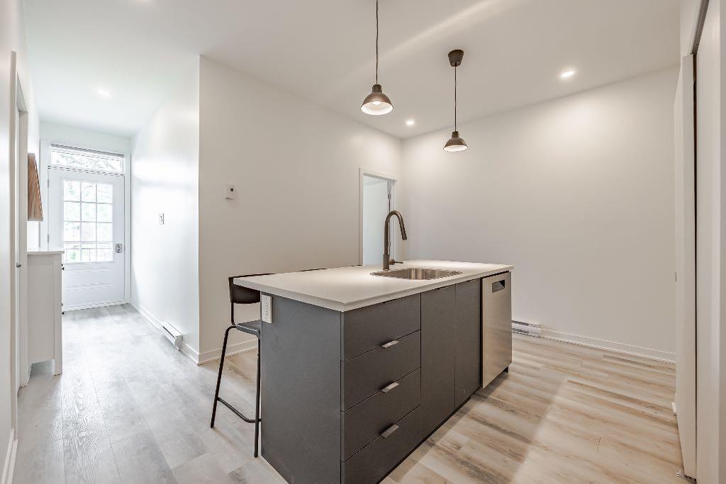 2465 Rachel Street East — photo 1