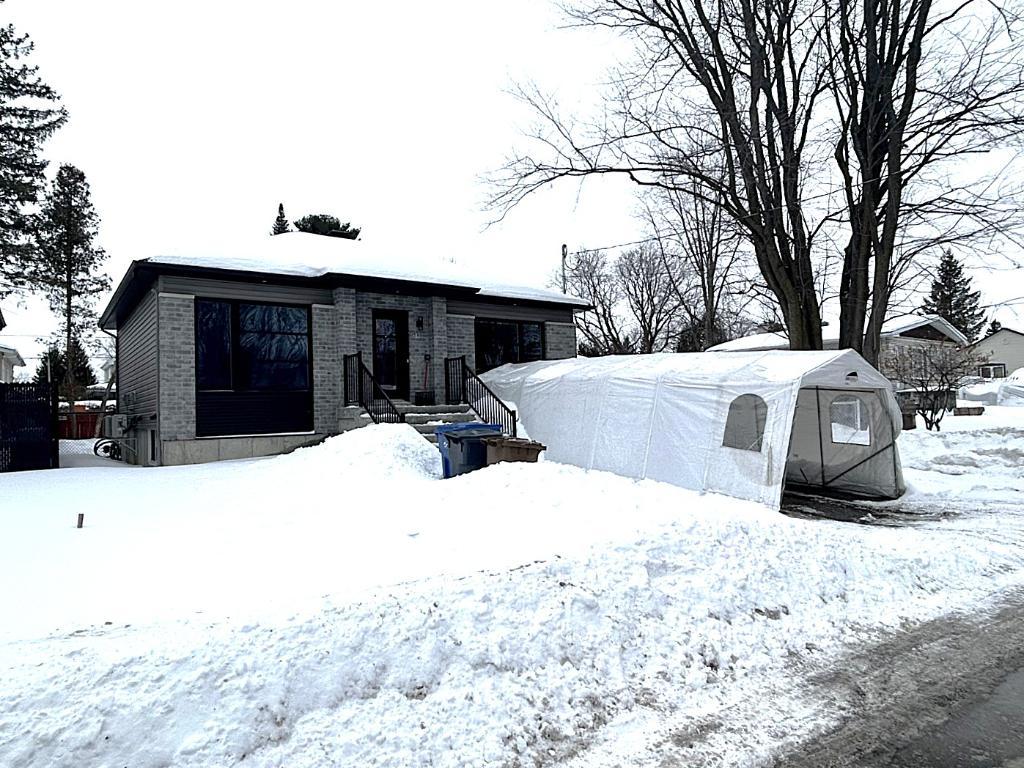 58-58a 11e Avenue, Sainte-Marthe-sur-le-Lac, QC, Canada — photo 2