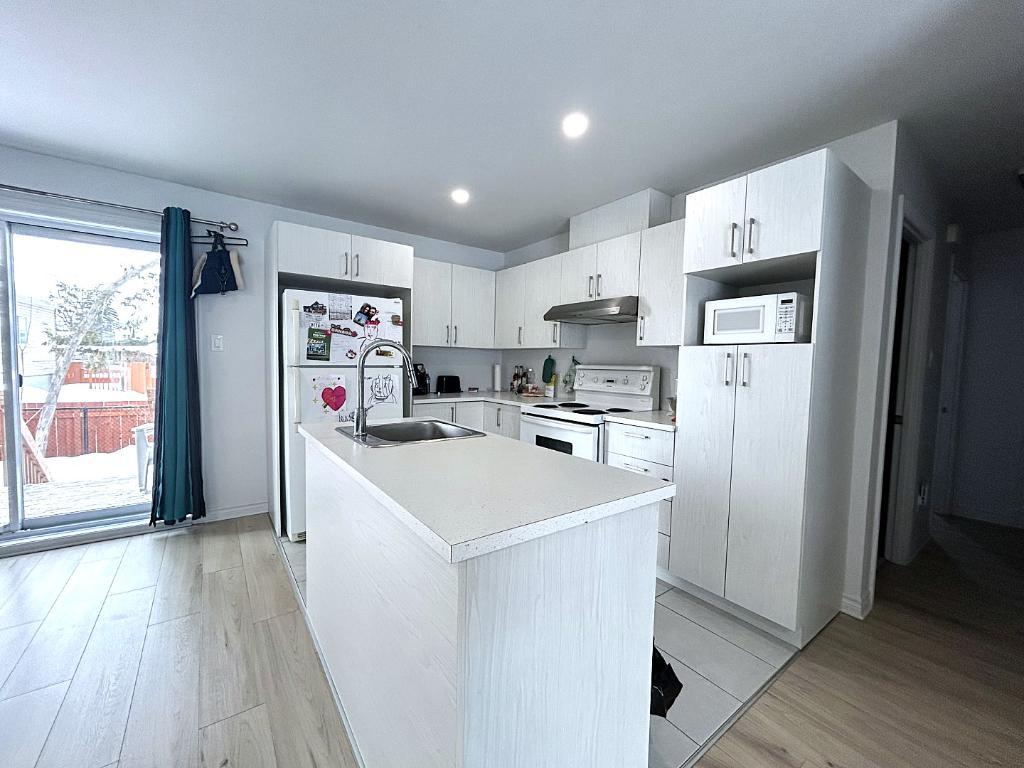 58-58a 11e Avenue, Sainte-Marthe-sur-le-Lac, QC, Canada — photo 3