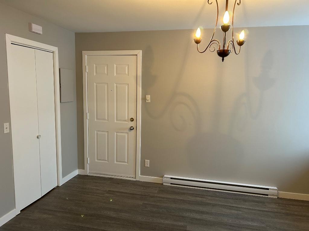 Logement 4 1/2 Fraîchement remis à neuf à louer. — photo 3